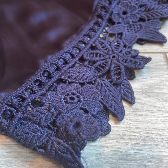 Navy blue embroidered dressing robe - Picture 2 of 3